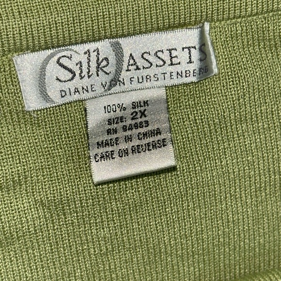 Diane Von Furstenberg Light Green Draped Knit Dress Shirt Combo - Picture 7 of 8